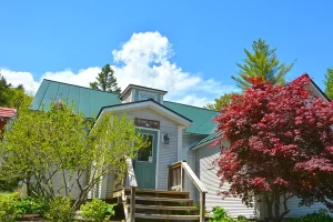 Hyde Away Inn Entrance in Spring