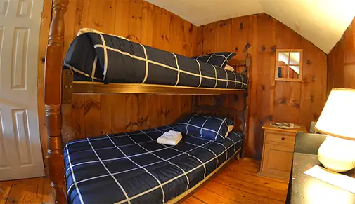 Over Bar Suite - Hyde Away Inn